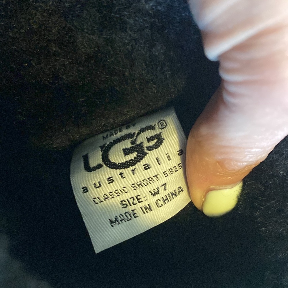 UGG Classic Short Black Boots, W7 - Picture 7 of 8